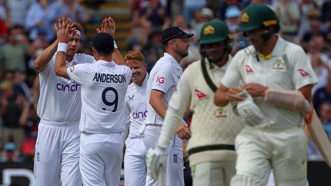 England's Stuart Broad (L) celebrates with teammates after dismissing Australia's Scott Boland. Picture: AFP