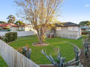 75 Oxley Street, Acacia Ridge, sold under the hammer for $463,000.