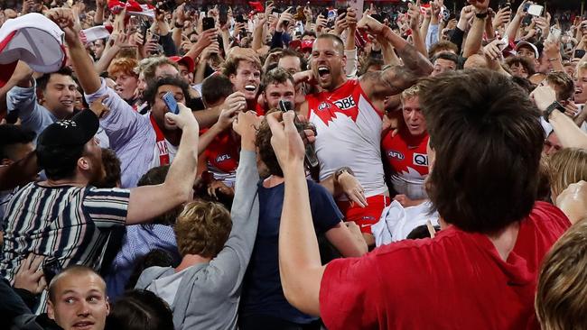 Lance Franklin celebrates kicking his 1000th goal. Picture: Michael Willson/AFL Photos via Getty Images