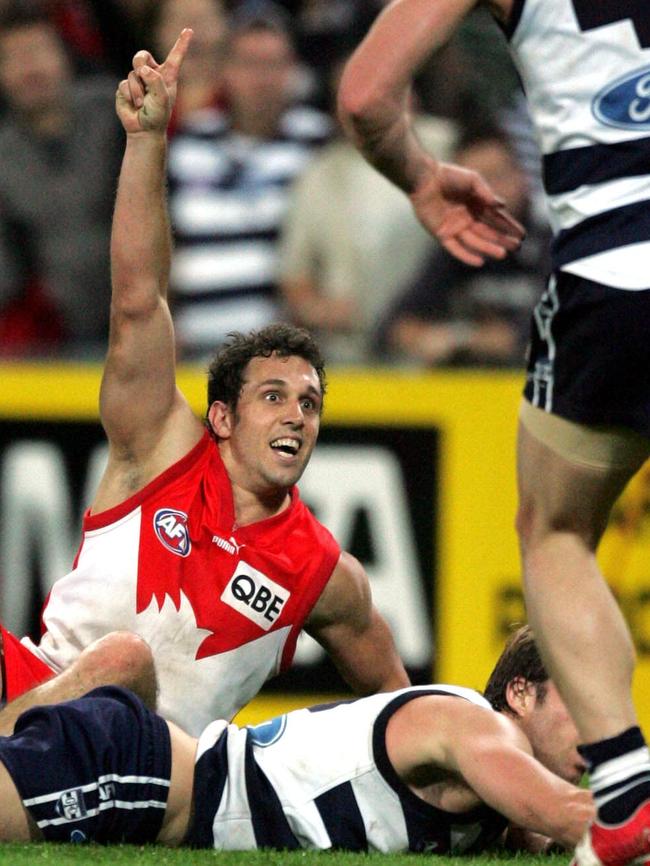 Nick Davis kicks the winning goal with seconds left in the 2005 second semi-final.