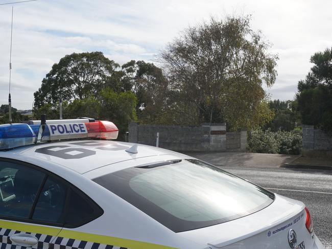 Caption: Police are on the scene at a Wireless Road property in Mount Gambier. Picture: Jessica Ball