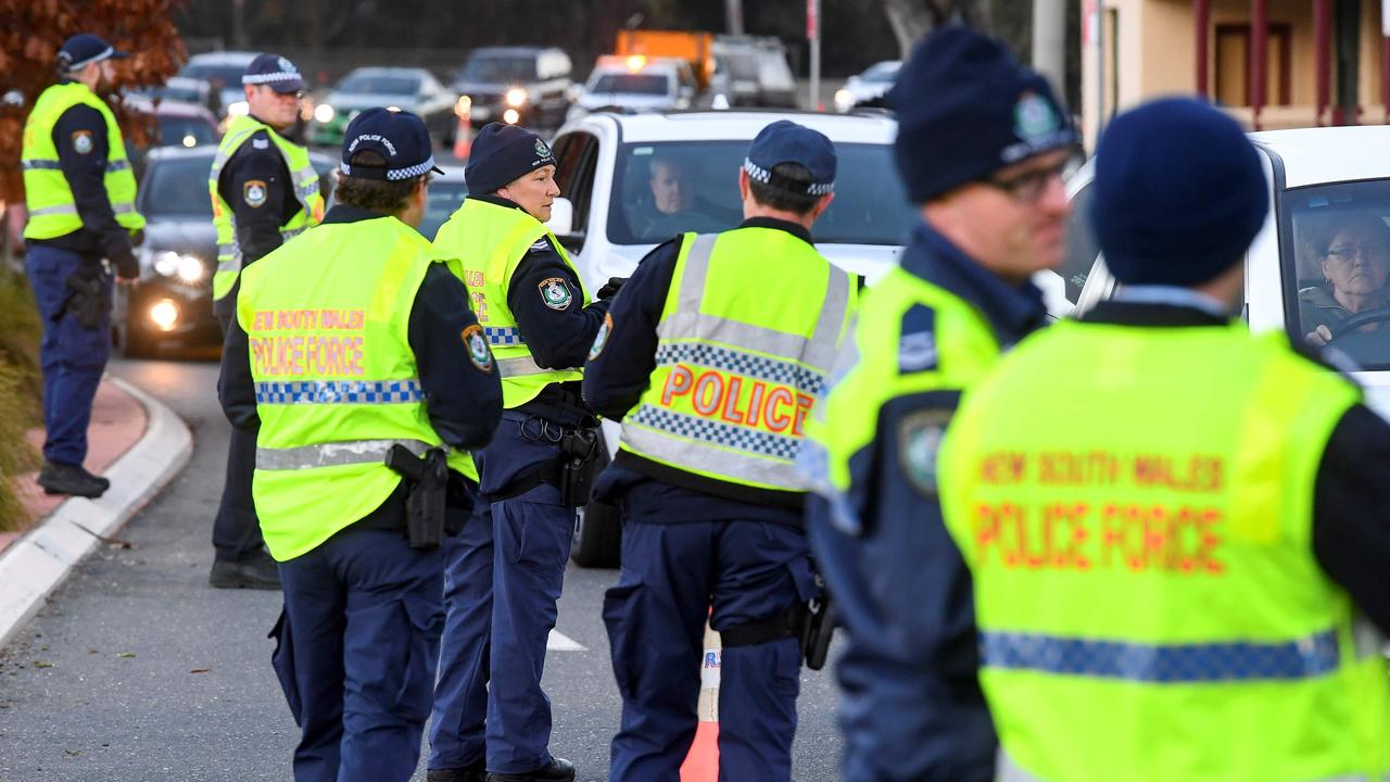 Police on the NSW/Victorian border enforcing restrictions. Picture: William WEST / AFP