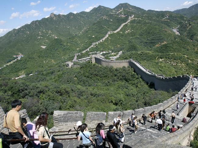 29 Aug 2004 : visitors make their way up and down the Great Wall of China. AFP Pic. Frederic J Brown - travel tourism scenic buildings o/seas