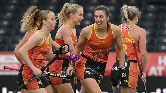 The Hockeyroos celebrate Steph Kershaw's goal.