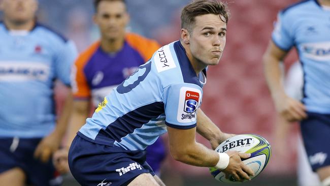 Will Harrison of the Waratahs shapes to pass during the Round 2 Super Rugby match between the New South Wales Waratahs and the Auckland Blues at McDonald Jones Stadium in Newcastle, Saturday, February 8, 2020. (AAP Image/Darren Pateman) NO ARCHIVING, EDITORIAL USE ONLY