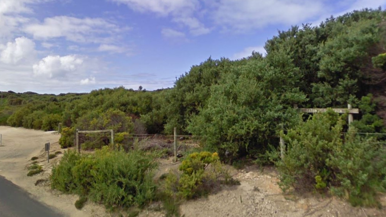 A man's body was discovered on the Ocean Grove back beach on Wednesday afternoon. Photo: Google Maps.