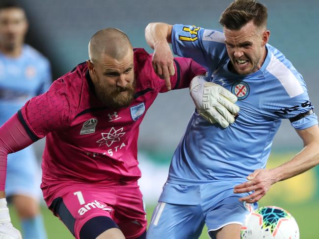 SYDNEY, AUSTRALIA - AUGUST 01: Craig Noone of Melbourne City takes the ball past Andrew Redmayne of Sydney FC on the way to scoring a goal during the round 29 A-League match between Melbourne City and Sydney FC at ANZ Stadium on August 01, 2020 in Sydney, Australia. (Photo by Mark Kolbe/Getty Images)