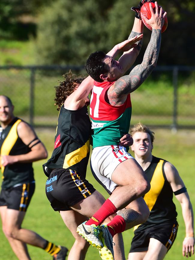 Former AFL player Aaron Edwards marks on the lead for Pines againmst Seaford. Picture: Derrick den Hollander