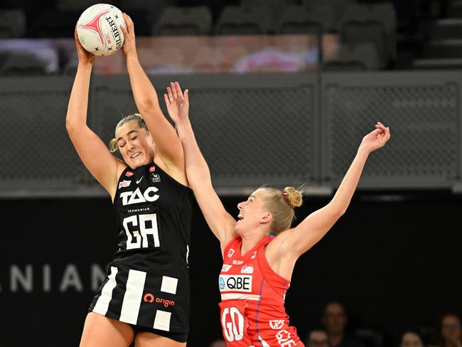 Sophie Garbin (L) finished with six super shots. Picture: Morgan Hancock/Getty Images