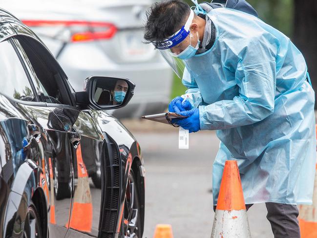 MELBOURNE, AUSTRALIA- NewsWire Photos MAY 27 2021:  Motorists  get tested at IPC Health Deer Park  COVID - 19 testing centre in Deer Par.  Picture: NCA NewsWire / Sarah Matray