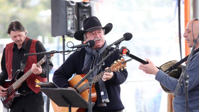 Enjoying the day at the Seafarers Festival at the Bellerive Boardwalk. Picture: MATT THOMPSON