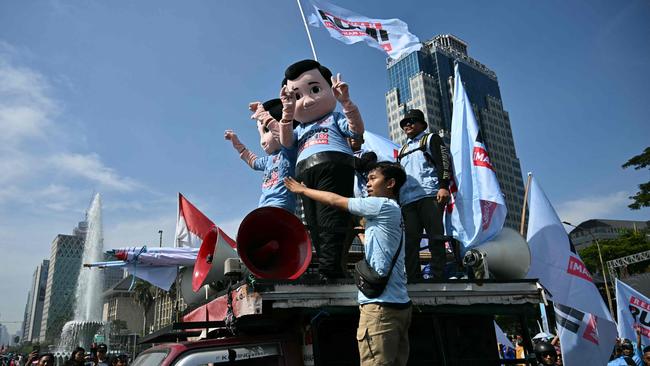 A crowd of wellwishers gather outside the Presidential Palace as they wait for the inauguration of Indonesia's president-elect Prabowo Subianto in Jakarta. Picture: Juni Kriswanto/AFP