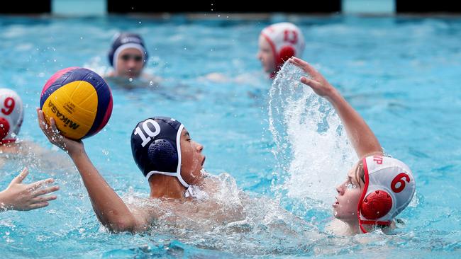 Maos Lalovigafa on the attack for Wyong up against Gosford’s Angus Newport in their under-14 clash at Gosford Pool on Saturday. Picture: Sue Graham