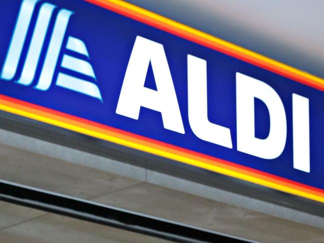 Jennifer Dowling with her daughter Eilis Dowling (1) at Ashfield Aldi on the 6th of September. PICTURE: Adam Yip