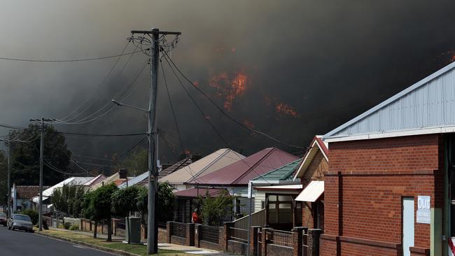 The Gospers Mountain fire races down towards Lithgow. Picture: Tim Hunter