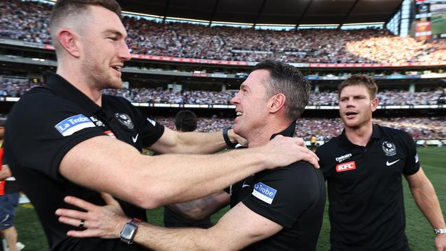 MELBOURNE , AUSTRALIA. September 30, 2023. AFL Grand Final between Collingwood and the Brisbane Lions at the MCG.  Craig Macrae, senior coach of the Magpies with Daniel McStay and Taylor Adams   .Picture by Michael Klein