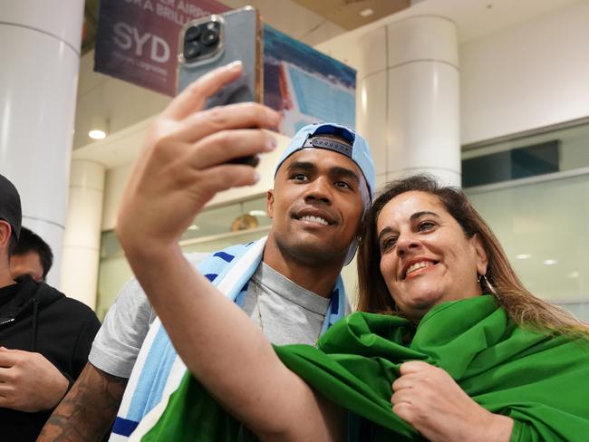 Sydney FC's new Brazilian and former Juventus and Bayern Munich world football superstar DOUGLAS COSTA has arrived in Sydney to a large welcome by Sydney FC fans at Sydney International Airport. Costa touched down at 5.30pm on 31 August 2024, and was greeted by Sky Blues and Brazilian fans waving flags and banners. Picture: Supplied - MUST CREDIT Jaime Castaneda