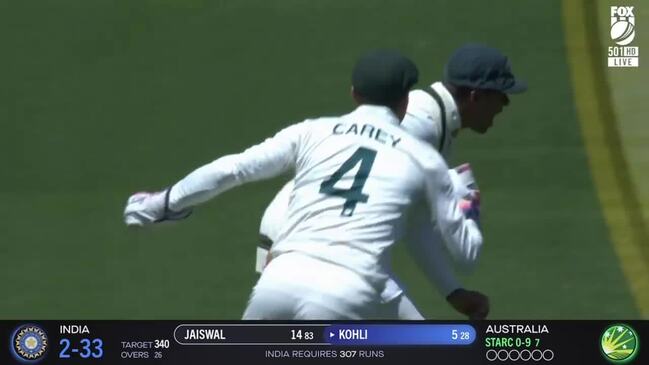 Starc picks up the crucial wicket of Kohli just prior to lunch