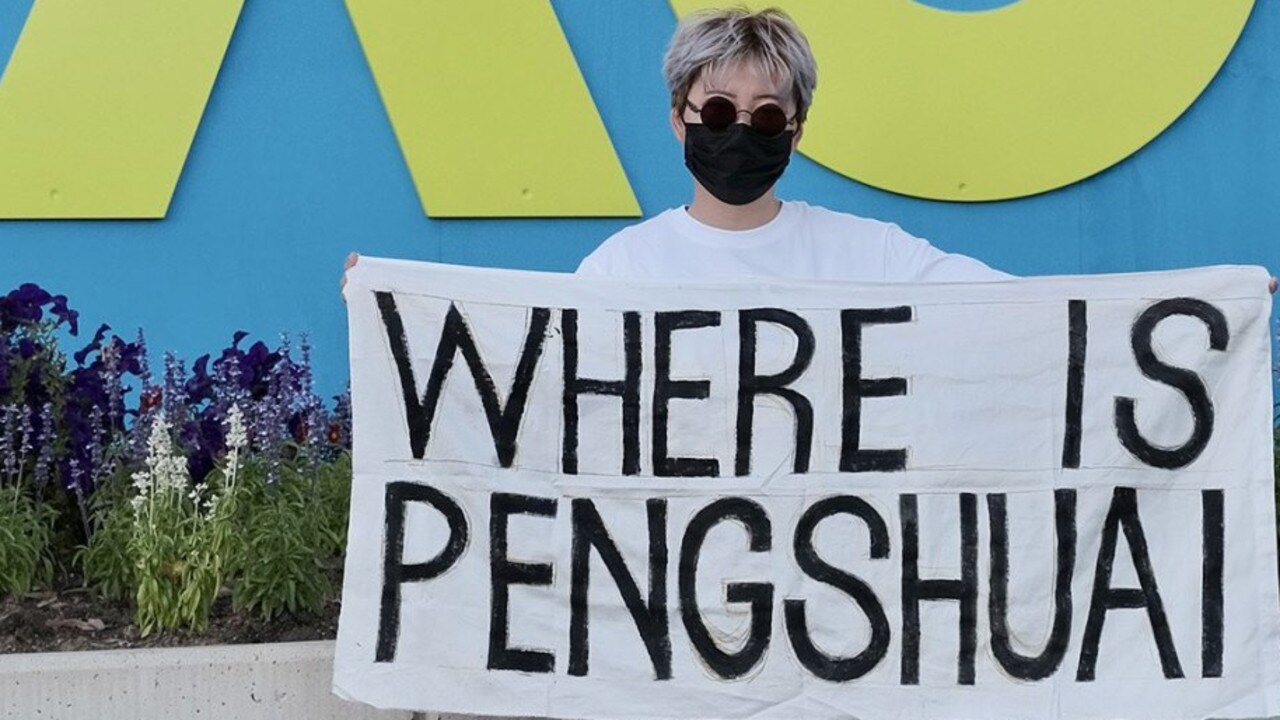 A Peng Shuai banner at Melbourne Park. Photo: Twitter.