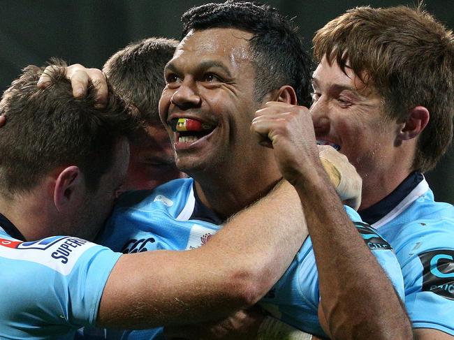 Kurtley Beale (second right) of the Waratahs celebrates victory with team mates after the Round 17 Super Rugby match between the Melbourne Rebels and the NSW Waratahs at AAMI Park in Melbourne, Friday, June 29, 2018. (AAP Image/Hamish Blair) NO ARCHIVING, EDITORIAL USE ONLY