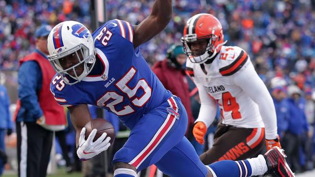 LeSean McCoy #25 of the Buffalo Bills scores a touchdown.