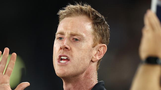 MELBOURNE.  24/03/2022.   AFL. Round 2.  Western Bulldogs vs Carlton at the Marvel Stadium .  Carlton stand in coach Ash Hansen at qtr time  . Photo by Michael Klein