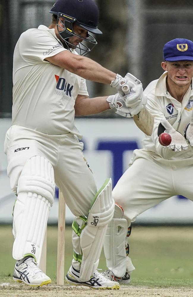 Ryan Pearson cuts for Oakleigh.