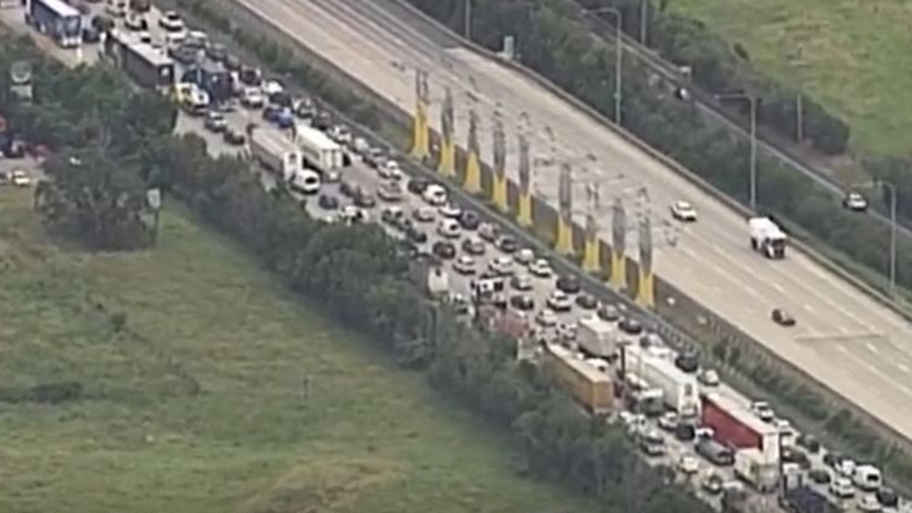 Brisbane, Gold Coast: Traffic Chaos On M1 As Police Close Both Lanes ...