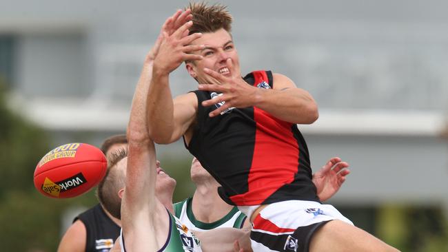 Football GFL: Bell Park v Newtown &amp; Chilwell . Newtown &amp; Chilwell 15 Lachlan Bond misjudges his leap Picture: Mark Wilson