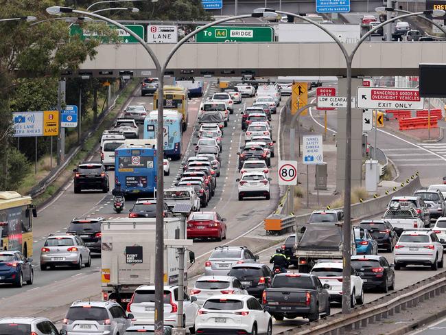 SYDNEY, AUSTRALIA - NewsWire Photos AUGUST 30, 2022: Peak hour traffic heading towards the Sydney Harbour Bridge, North Sydney. Unscheduled train cancellations are causing havoc for Sydney commuters on Tuesday, despite no scheduled rail strikes.Picture: NCA NewsWire / Damian Shaw