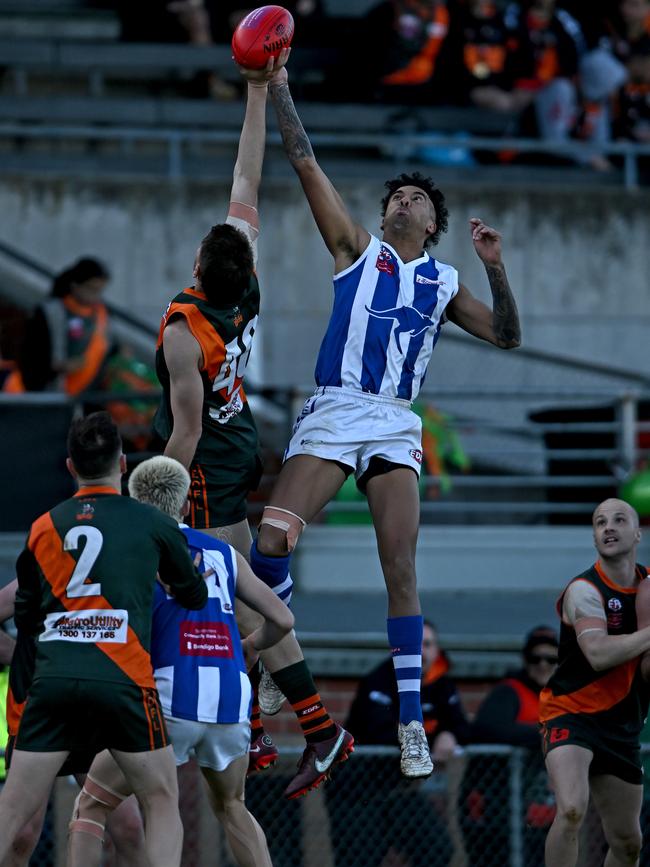 EDFL: Keilor Park’s Samuel Pontin and Oak Park’s Hirsi Twomey jump in the ruck. Picture: Andy Brownbill