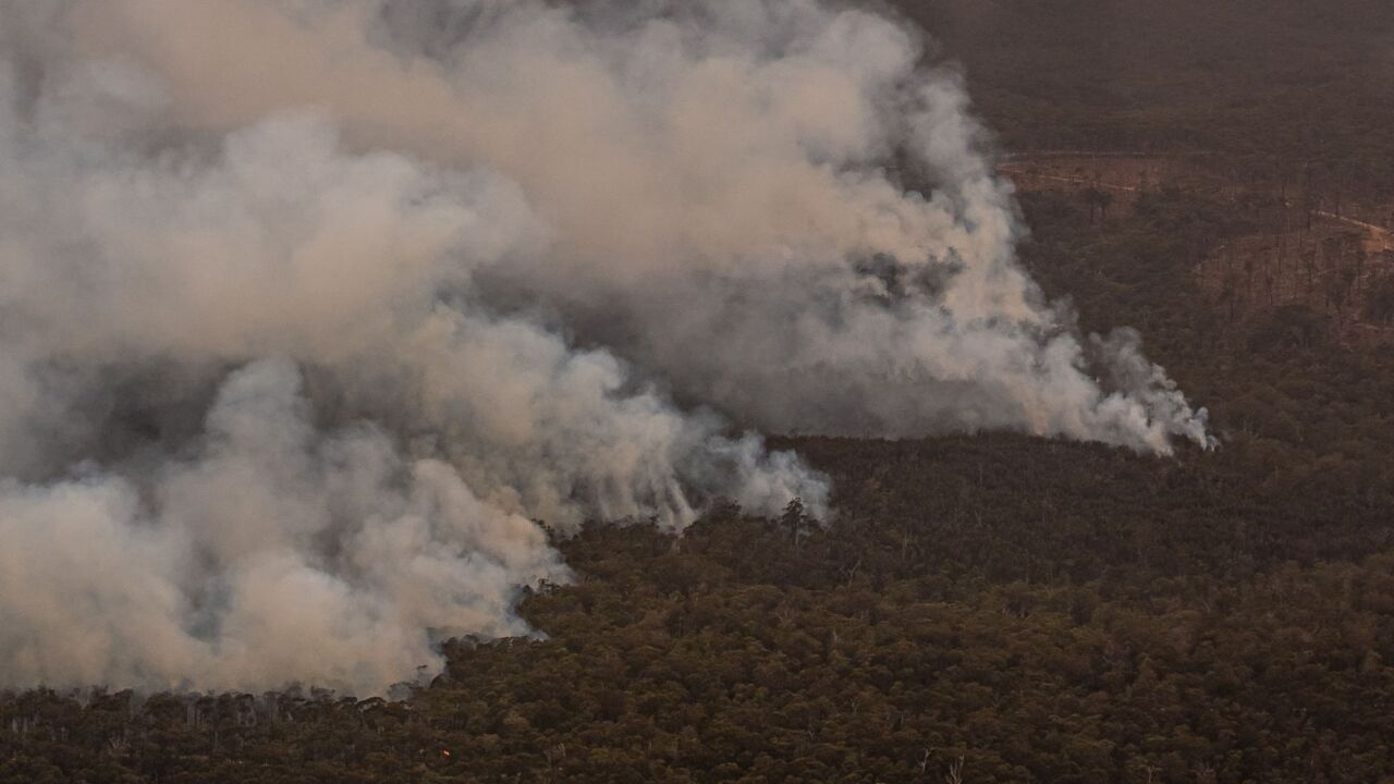 Vic fire crews work to contain fires ahead of worsening conditions — Australia’s