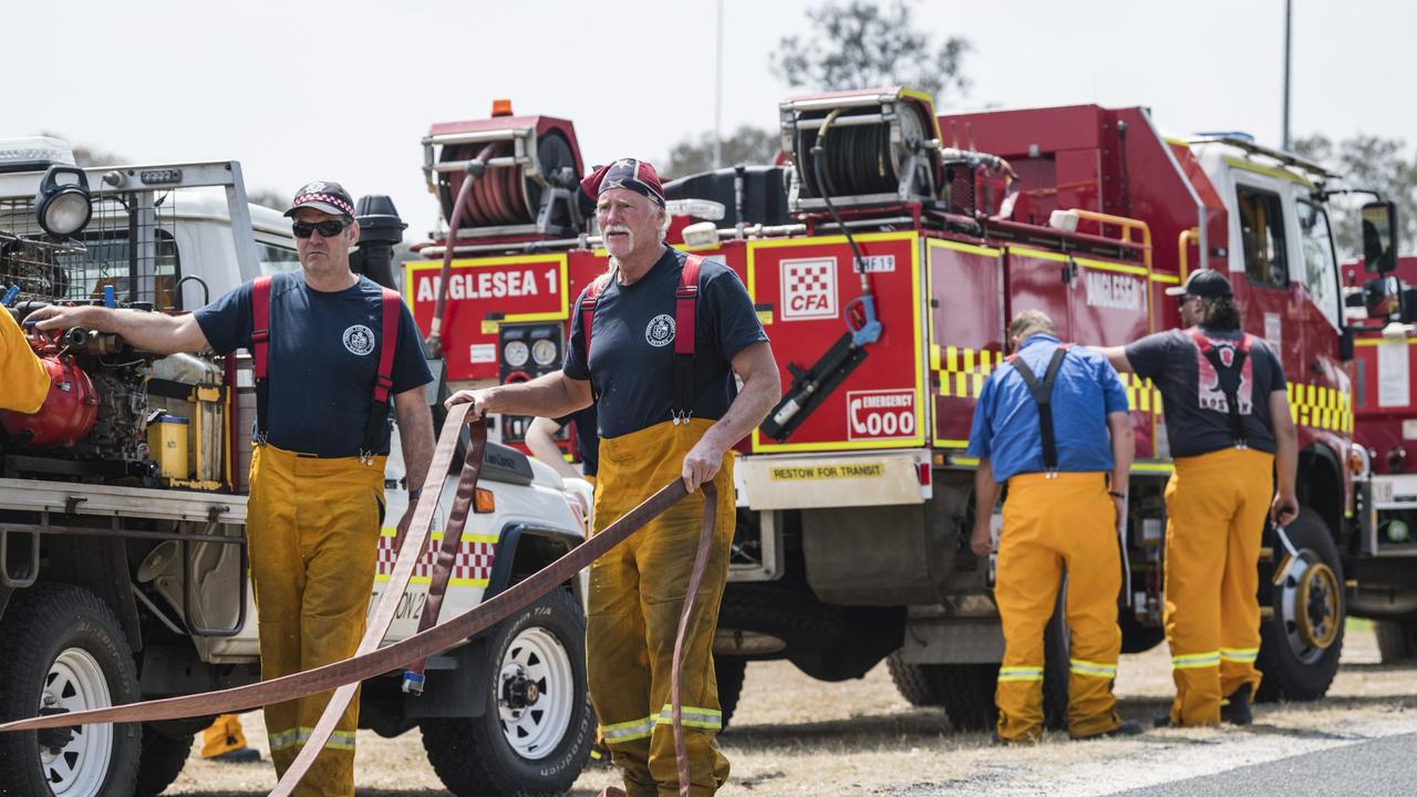 Country Fire Authority volunteers arrive in Southern Downs to battle ...