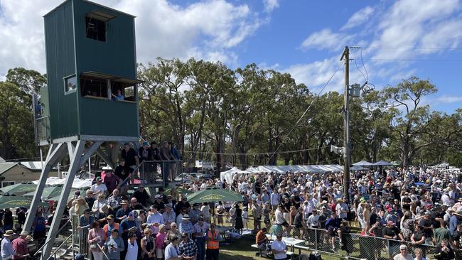 A big crowd gathers before the Balnarring Cup.