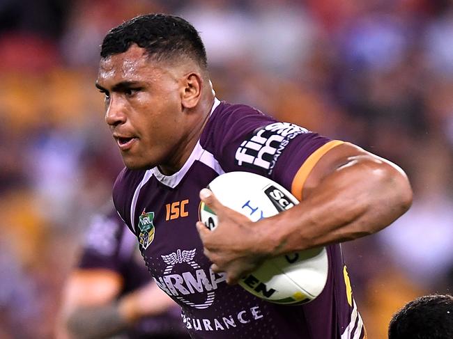 BRISBANE, AUSTRALIA - MAY 03:  Tevita Pangai of the Broncos breaks away from the defence during the round nine NRL match between the Brisbane Broncos and the Canterbury Bulldogs at Suncorp Stadium on May 3, 2018 in Brisbane, Australia.  (Photo by Bradley Kanaris/Getty Images)