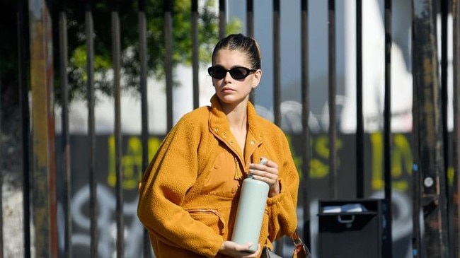 Alo Yoga sets have become a reliable feature in paparazzi photos.