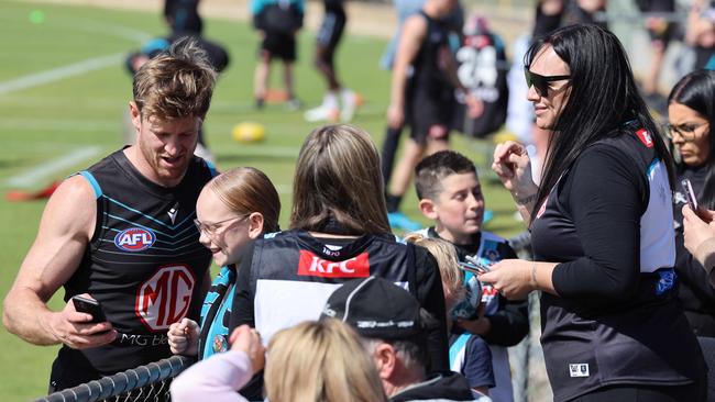 Power captain Tom Jonas with fans. Picture: Russell Millard Photography