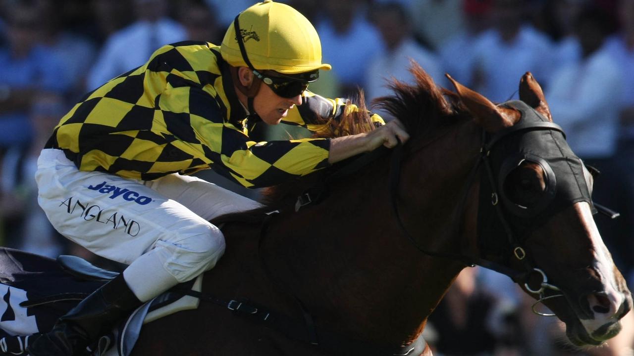 Racehorse Alverta, geritten von Jockey Tye Angland, gewinnt Rennen 7, den Coolmore Classic auf der Rosehill Gardens Racecourse in Sydney.