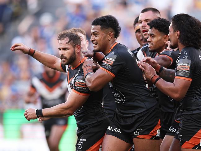 SYDNEY, AUSTRALIA - APRIL 01:  Aidan Sezer of the Tigers celebrates with team mates after kicking a field goal during the round four NRL match between Parramatta Eels and Wests Tigers at CommBank Stadium, on April 01, 2024, in Sydney, Australia. (Photo by Matt King/Getty Images)