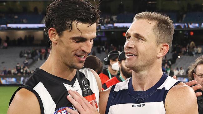 MELBOURNE. 02/04/2022. AFL.  Round 3.  Collingwood vs Geelong at the MCG .  Joel Selwood of the Cats and Scott Pendlebury of the Magpies    . Photo by Michael Klein