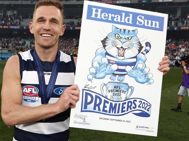 MELBOURNE . 24/09/2022. AFL Grand Final.  Geelong Cats vs Sydney Swans at the MCG.   Joel Selwood of the Cats with knight poster    . Picture by Michael Klein