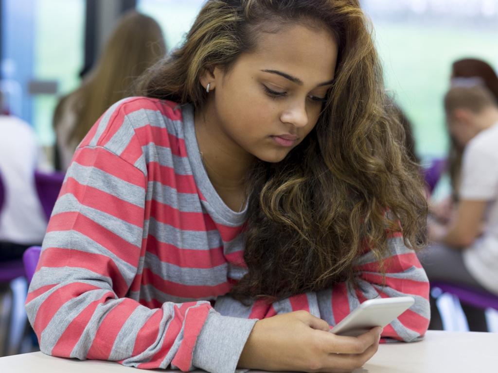Yondr pouch: Australian kids outsmarting school phone bans