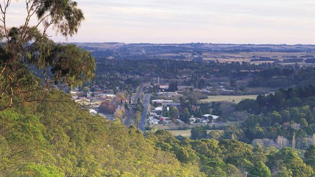 Bowral, known for its fine food and crafts, in the Southern Highlands of NSW. The town wasn’t damaged by the bushfires and visitors are welcome back. Picture: Tourism NSW.