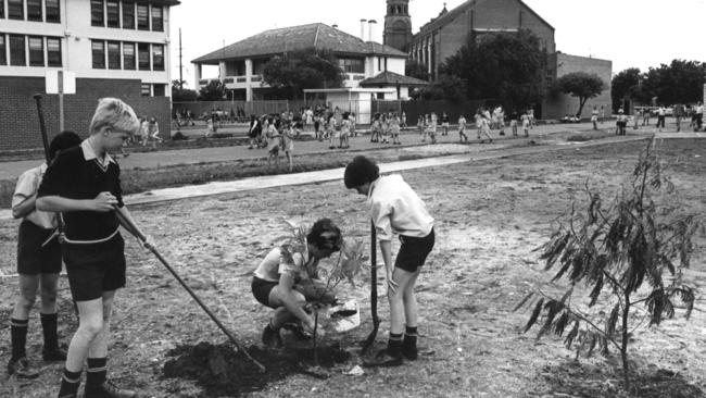 Oakleigh Primary School students in 1980.