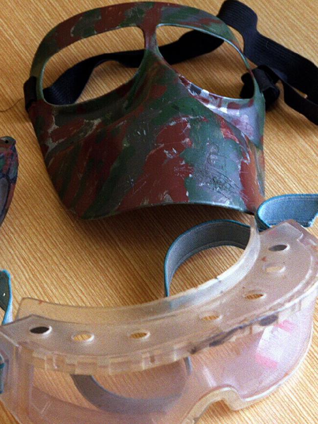 A mask and goggles found at Milat's house.