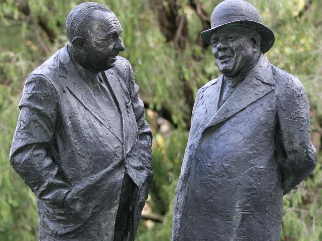 Henry Bolte and Albert Dunstan statues in Treasury Place.