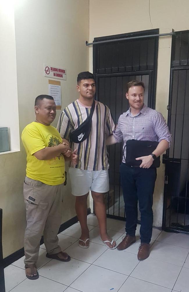 David Fifita shakes hands with the alleged victim Dani Irawan and Broncos manager Adam Walsh inside Kuta Police Station.