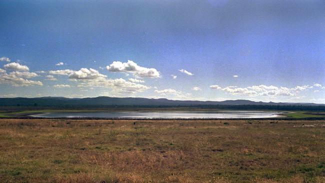 ## HAVE YOU /CHECKED COPYRIGHT /CLEARANCE ?? 26 Apr 2002 Lake Clarendon Dam in the Lockyer Valley down to 1 capacity. weather qld drought water shortage