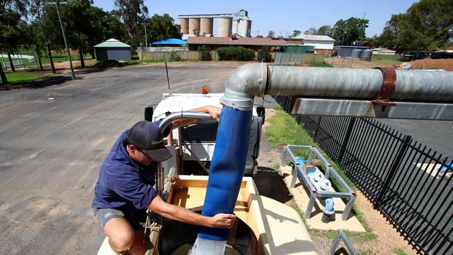 Local contractor Matt Ferrari fills his water tanker with 30,000 litres of water at Narromine to deliver to the Tottenham bowling club. Picture: Toby Zerna