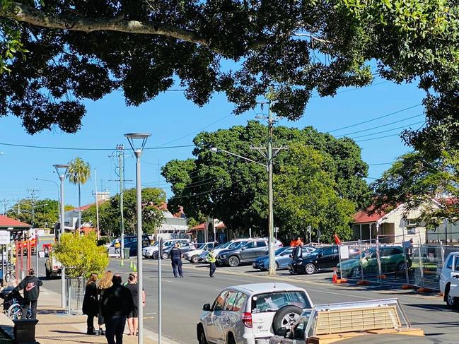 Police are directing traffic in Maryborough after birds have allegedly flown into powerlines.